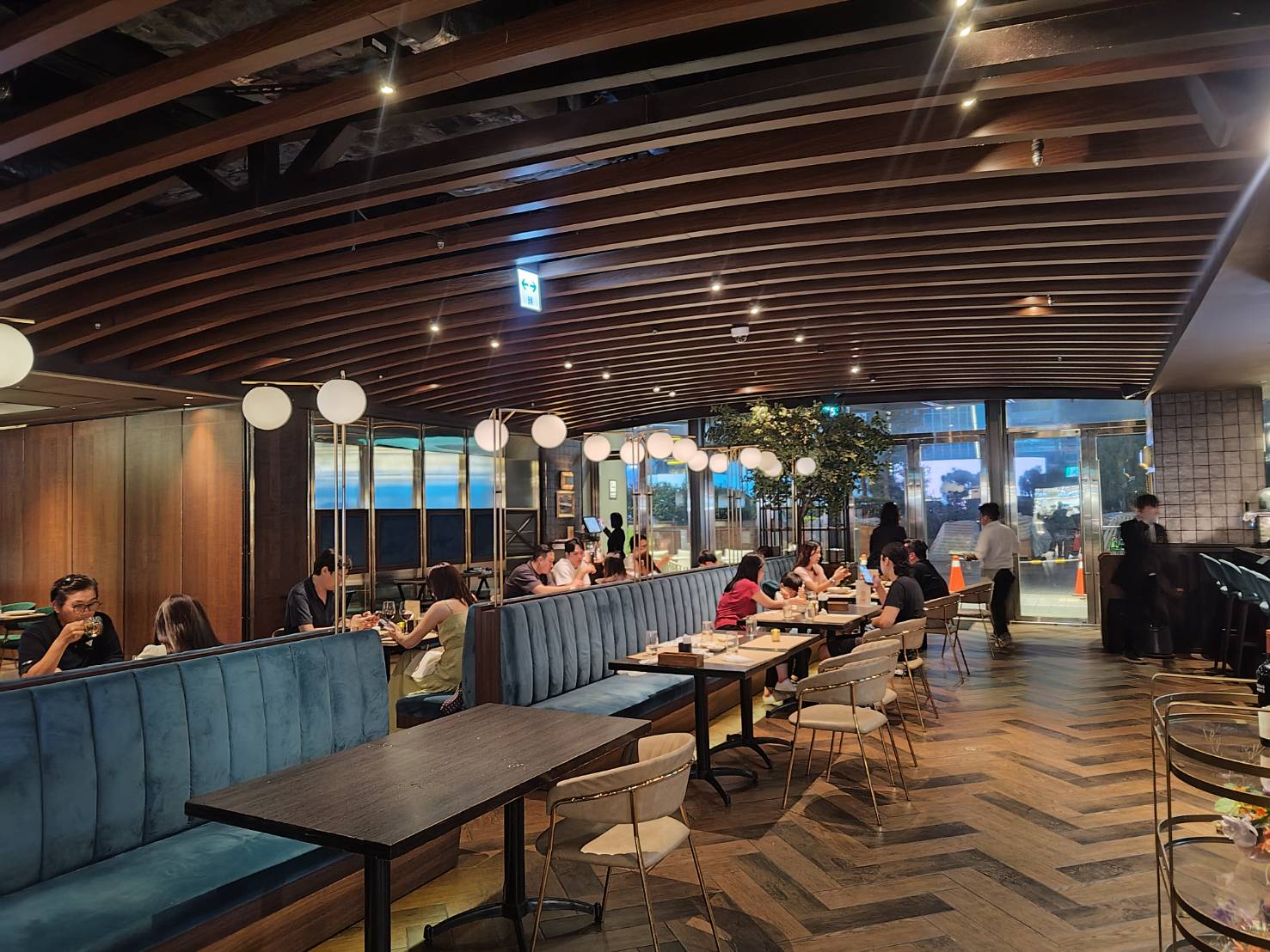 原木燒烤牛排海鮮餐廳