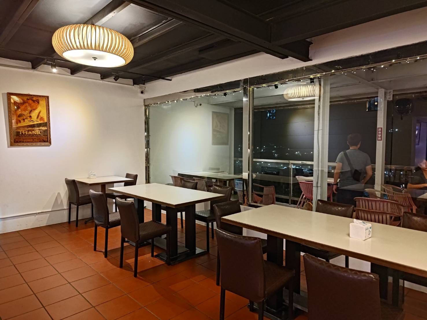 Dining environment