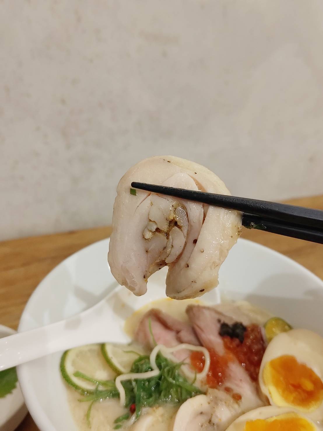 【台北】信義區拉麵店|柑橘Shinn 魚水|青檸豆乳蝦旦麵|近台北101世貿捷運站 - 第8張圖 Shinn