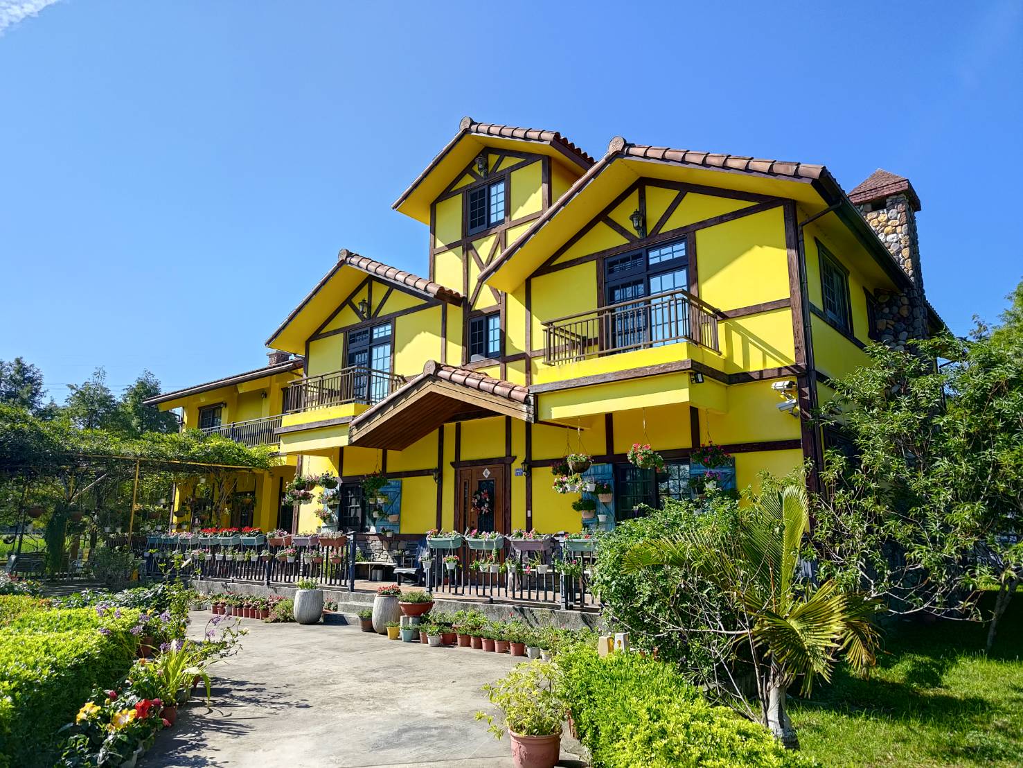 taoyuan-yellowhouse