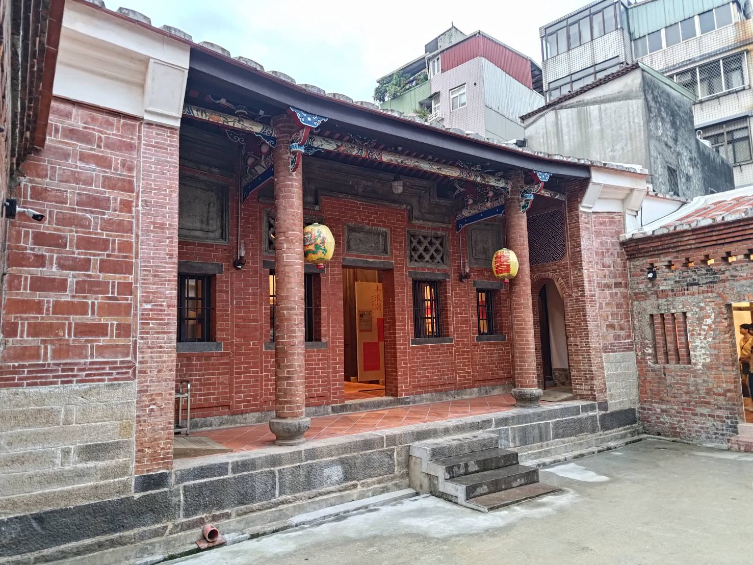 淡水崎仔頂施家古厝