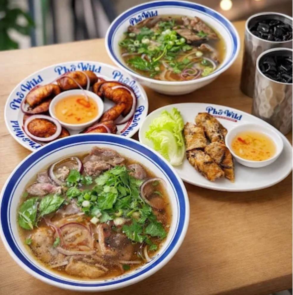 花蓮市區必吃文青越式料理｜Phở Wild 越式生牛肉河粉 迴萊｜職人慢熬牛骨湯頭，隱身建國路的質感好店