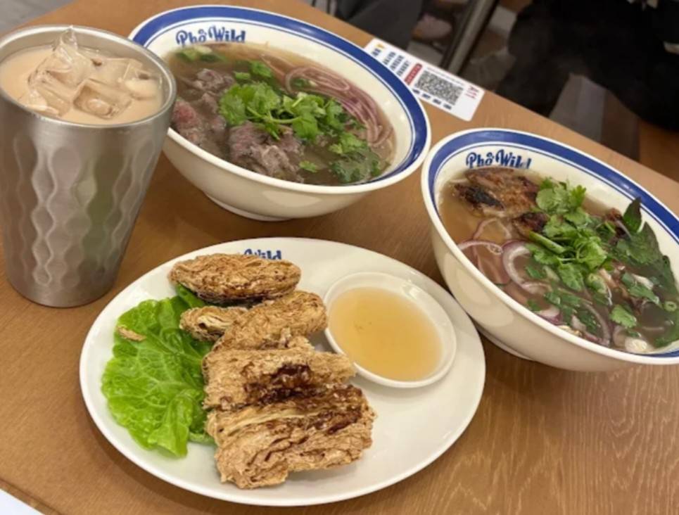 花蓮市區必吃文青越式料理｜Phở Wild 越式生牛肉河粉 迴萊｜職人慢熬牛骨湯頭，隱身建國路的質感好店