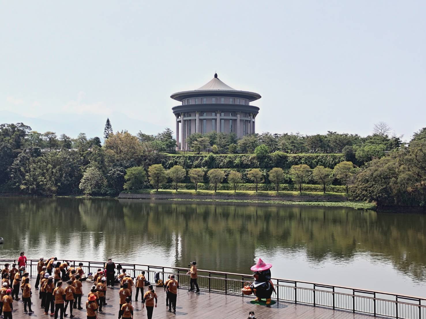 Emei Lake Trail