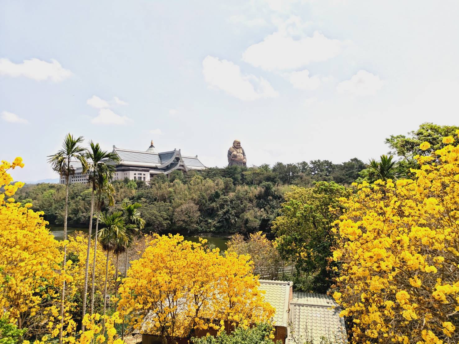 Emei Lake Trail
