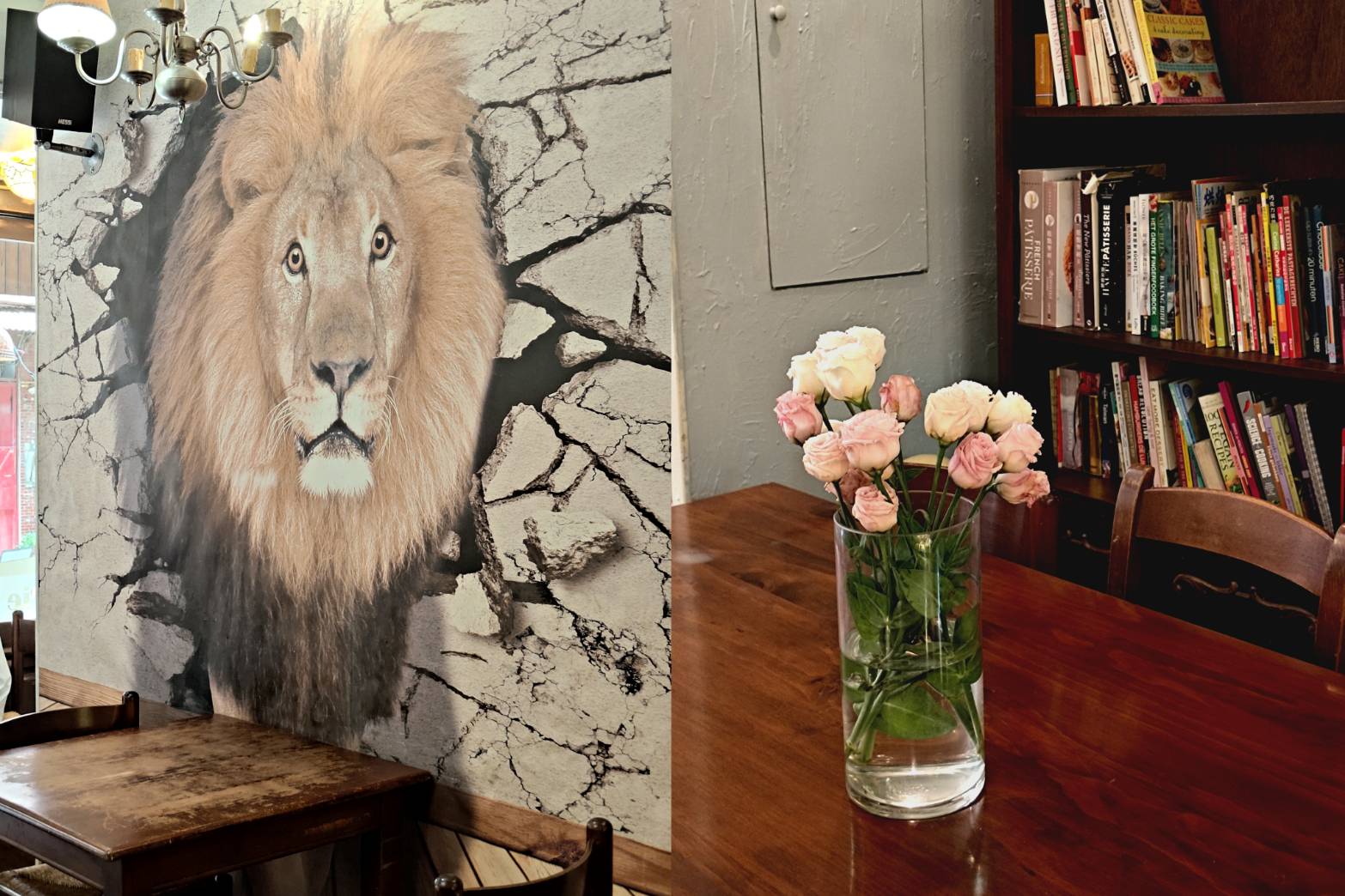 LION'S TABLE