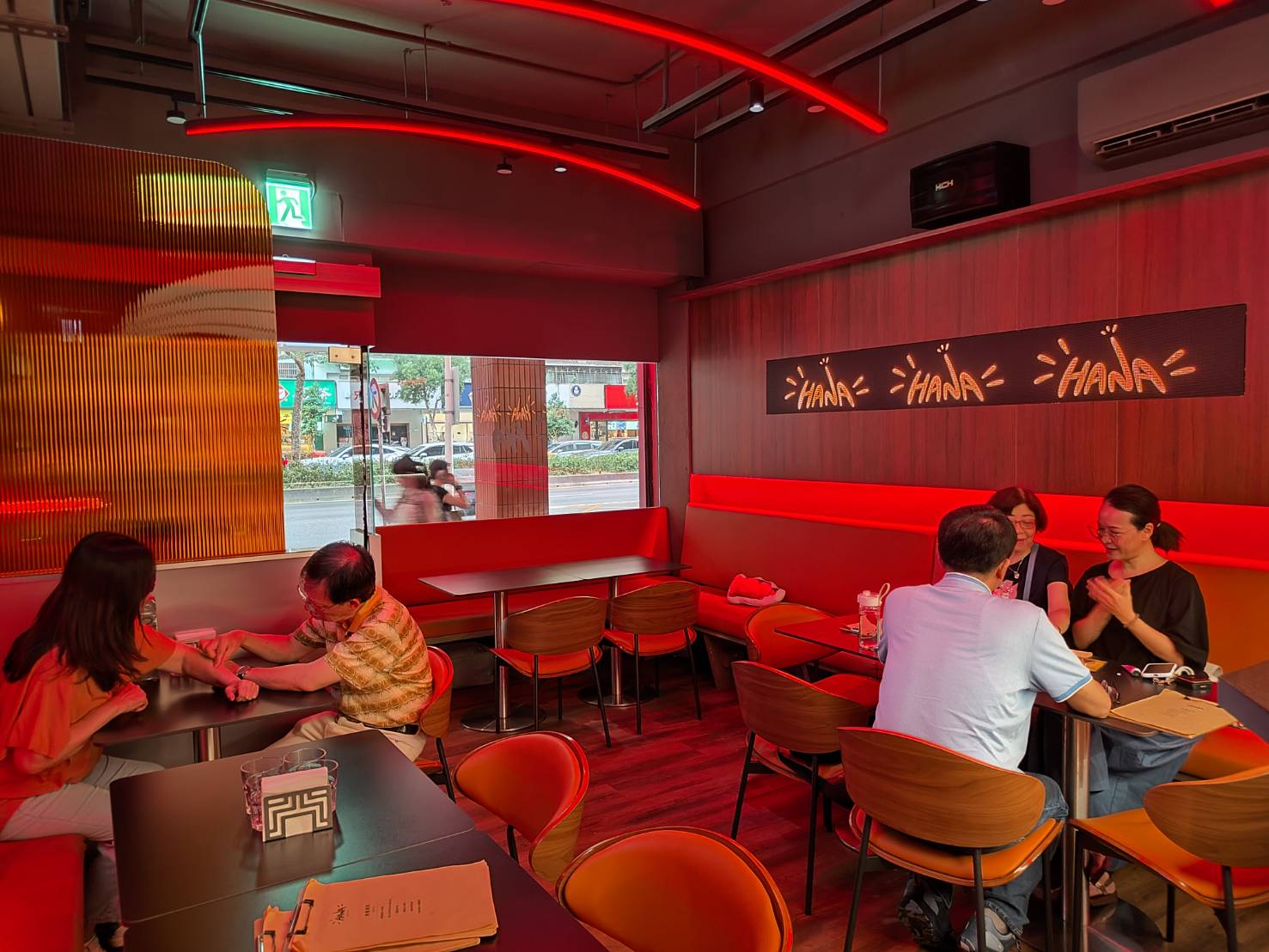【台北】大安區餐酒館|HANA Bistro|韓式餐酒館|信義區最具代表性的戶外立飲酒吧臺虎精釀啜飲室 - 第2張圖 hana-bistro