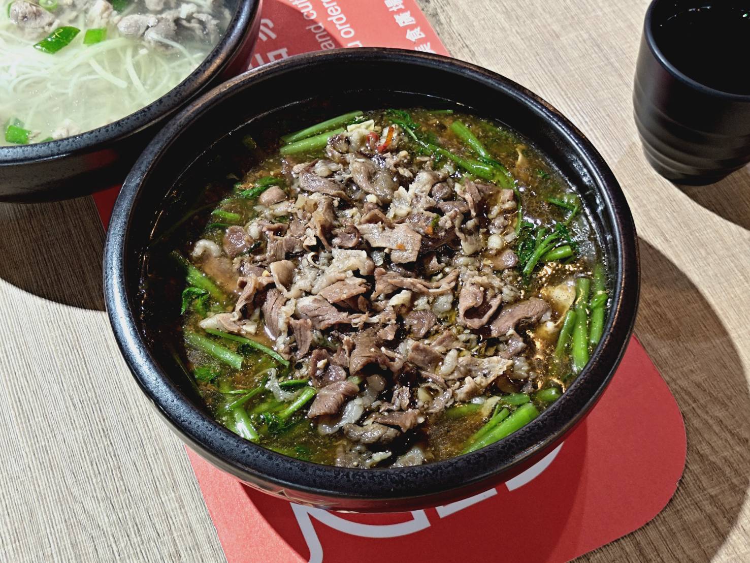 【新北】鶯歌一日遊!鶯歌美食廣場新開幕滋味嘉羊肉料理|鶯歌光點看展覽|ESUWA 肉桂卷、鶯歌林滷味買宵夜回家吃 - 第5張圖 Yingge